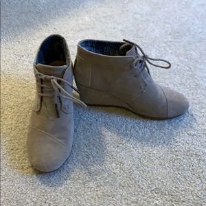 TOMS Desert Wedge Booties
